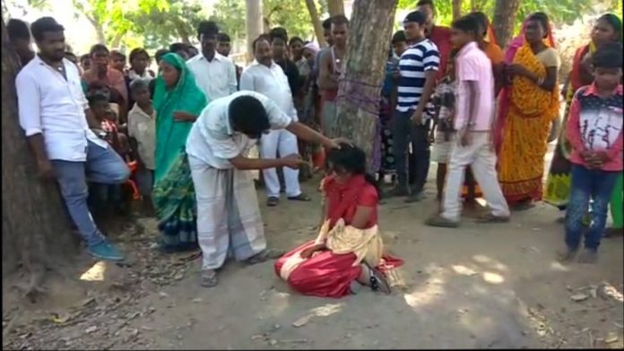 Bihar Girl elopes with boy of different faith, Villagers tie her to a tree and thrash her