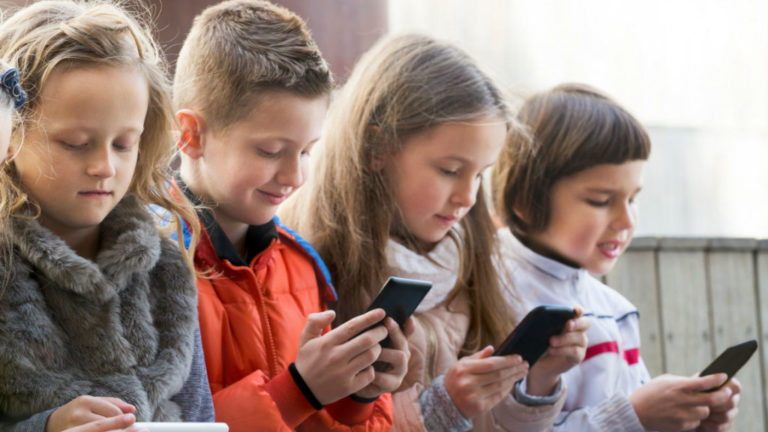 Giving Smartphones to children is like giving them One Gms of Cocaine, says top research