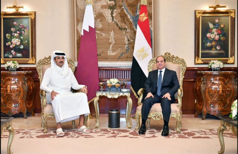 Qatar’s emir holds talks in Egypt on ending Gaza violence