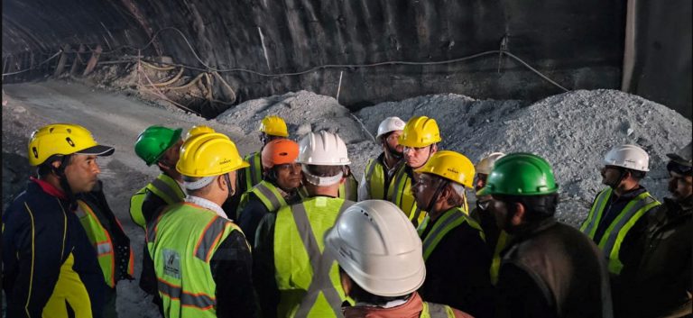 Trapped Indian workers to spend second night in collapsed tunnel