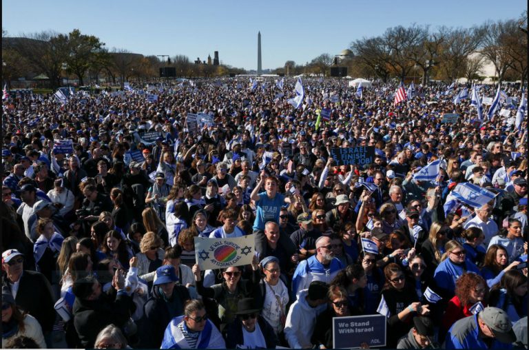 Demonstrators in Washington back Israel, denounce antisemitism