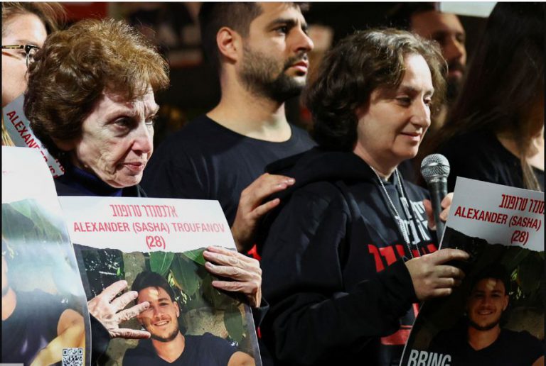 Released Israeli hostages call for captives to be freed