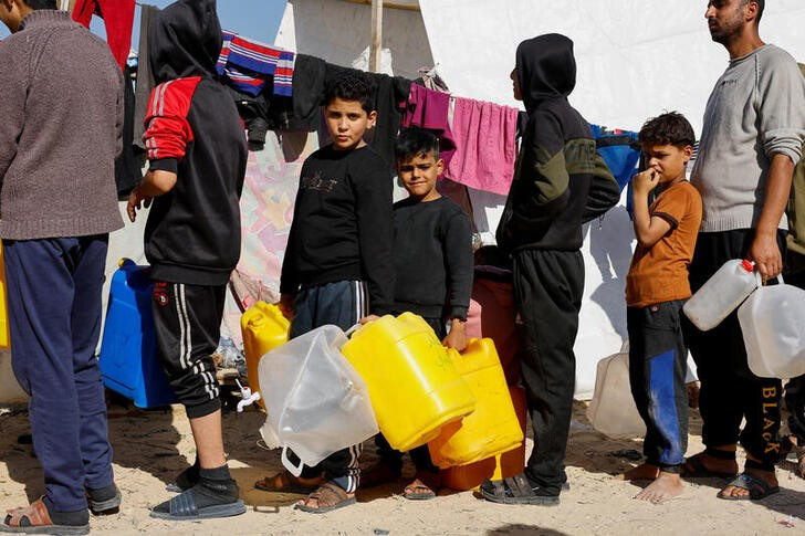 Gazans say hunger is causing social breakdown, fuelling fears of exodus into Egypt