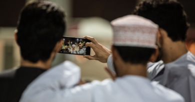 Muslim Youth and the Digital Dilemma: Between Empowerment and Confusion