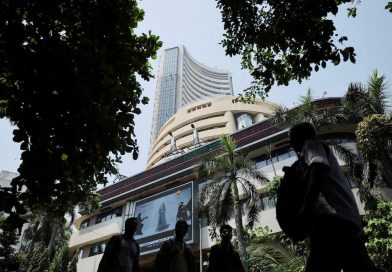 India’s Stock Benchmarks Ease After Six-Session Rally as IT and Metal Shares Weigh on Sentiment