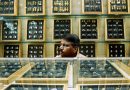 Gold Holds Steady Near Record High Amid Global Economic Opportunities