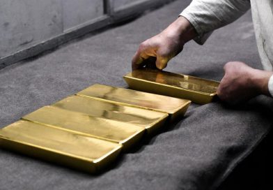 Gold Nears Historic High as Global Tensions and Rate-Cut Bets Reinforce Safe-Haven Appeal