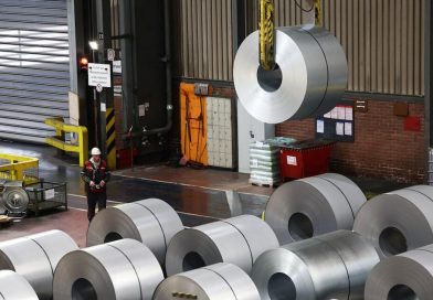 Euro Zone Manufacturing Slips Back Into Contraction as Job Cuts Intensify