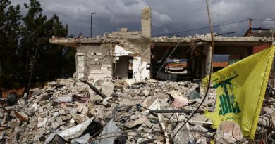 Trump Threatens Strikes on Iran Infrastructure Over Strait Closure