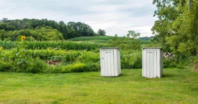 Amish Sanitation Dispute in Michigan Tests Limits of Religious Freedom and Public Health Rules