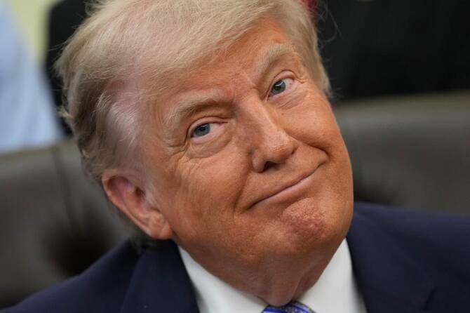 Trump Takes Tax Pitch to Battleground District as Economic Discontent Grows