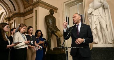 US House Rebukes Trump, Backs Measure to End Iran War