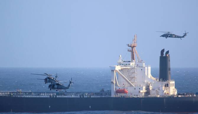 Iran Claims Missile Warning Forced US Destroyers Away, Washington Denies Incident