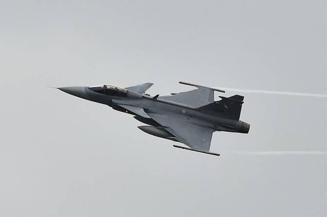 Swedish Jets Scramble as Russian Aircraft Approach Baltic Airspace