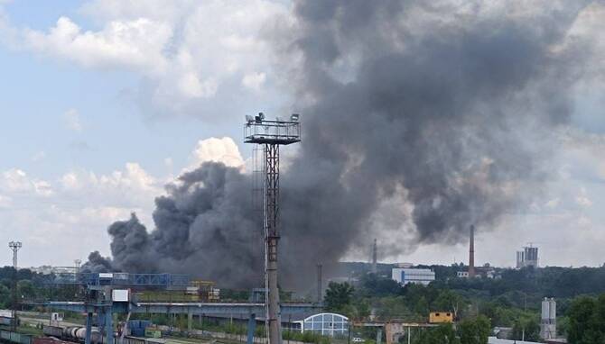 Ukraine Says Second Strike on Key Russian Oil Refinery Deepens Pressure on Kremlin